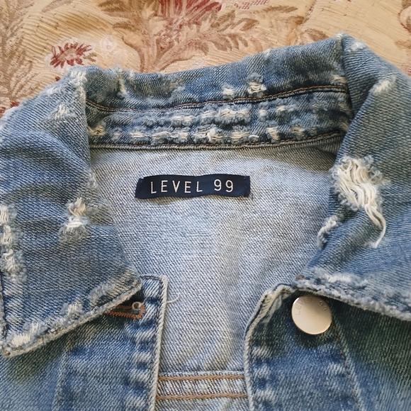 Level 99 Women's Light Blue Distressed Denim Jacket, M - Picture 3 of 9